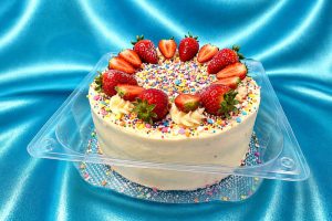 Műanyag torta doboz pattintható tetővel (257 Ft/db)